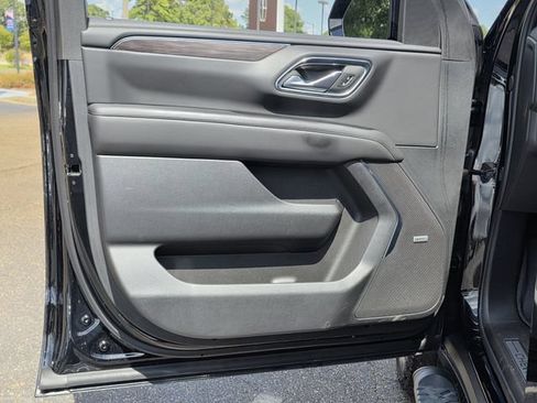 Used 2024 Chevrolet Tahoe Z71 w/ Luxury Package AWD/4WD image 16
