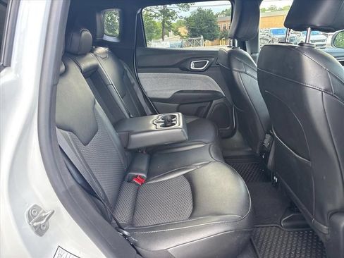 Used 2025 Jeep Compass Latitude w/ Sun & Sound Group AWD/4WD image 11