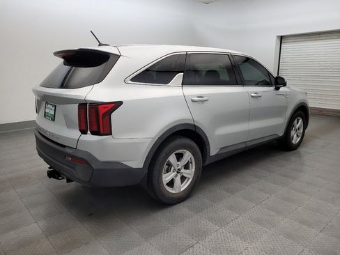 Used 2022 Kia Sorento LX FWD image 10