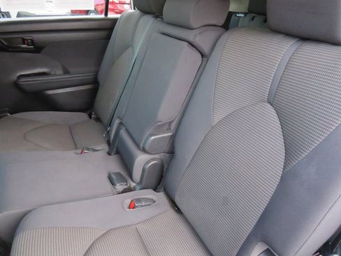 Certified 2023 Toyota Highlander L image 19