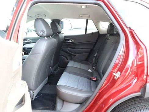 Used 2025 Chevrolet Trax LT w/ LT Convenience Package FWD image 20