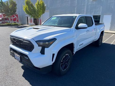 Used 2026 Toyota Tacoma TRD Sport AWD/4WD image 1
