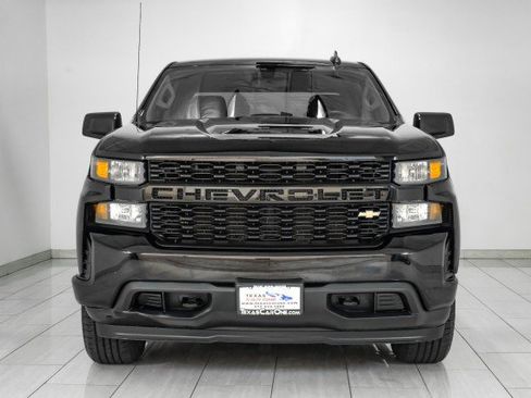Used 2019 Chevrolet Silverado 1500 Custom w/ Custom Value Package image 3