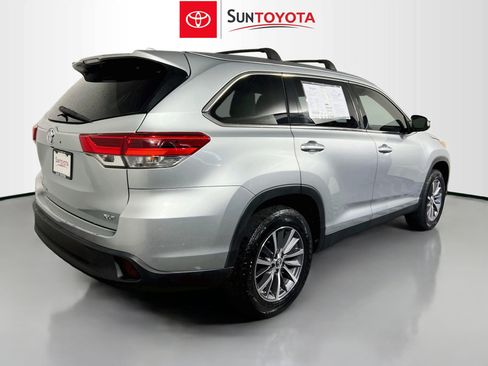 Used 2019 Toyota Highlander XLE FWD image 4