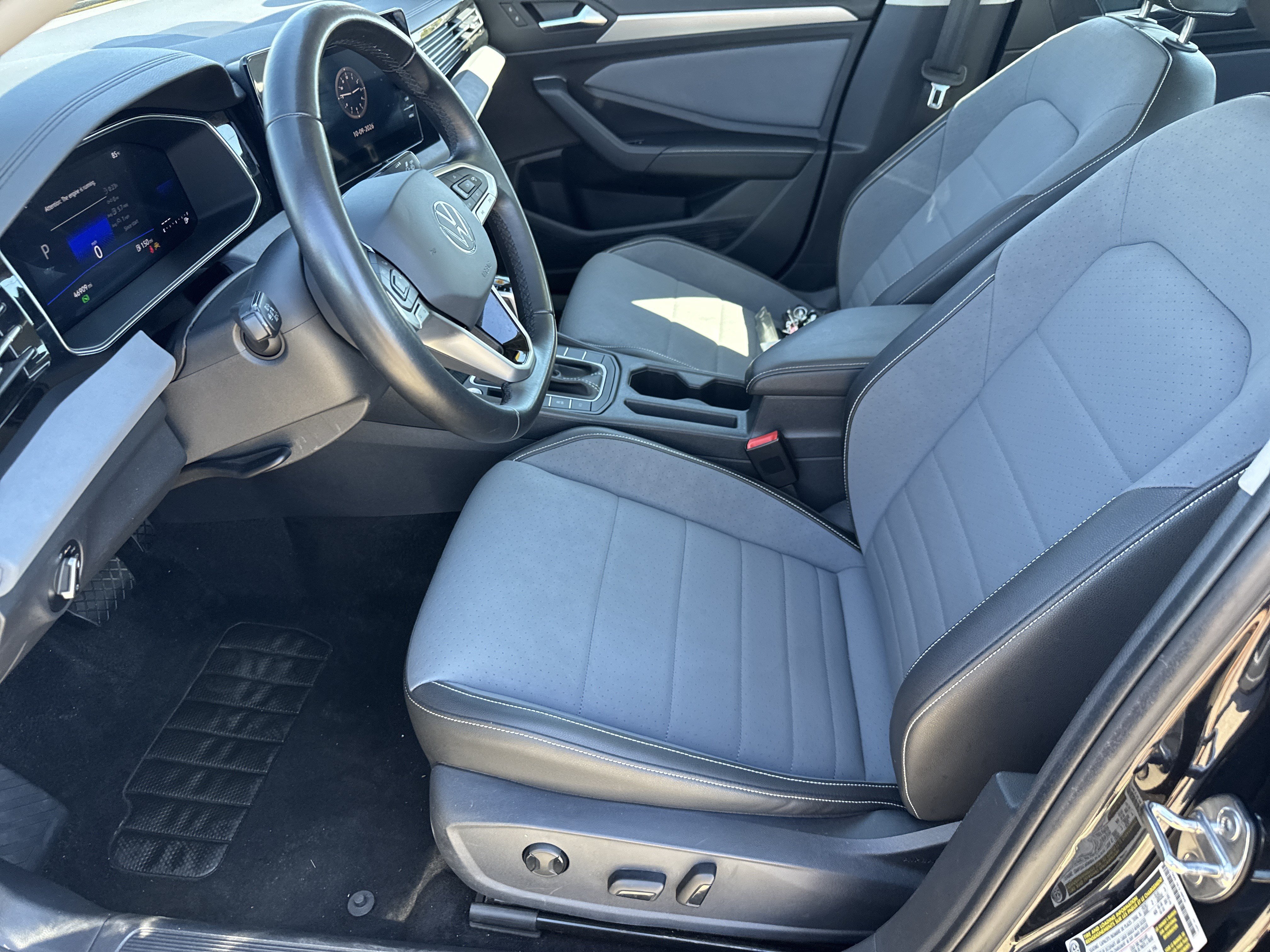 Used 2025 Volkswagen Jetta SE FWD image 5