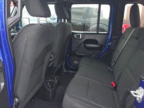 Used 2018 Jeep Wrangler Unlimited Sport S AWD/4WD image 14