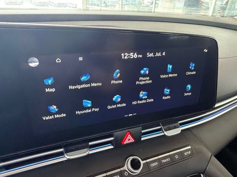 Certified 2024 Hyundai Elantra Limited FWD image 33