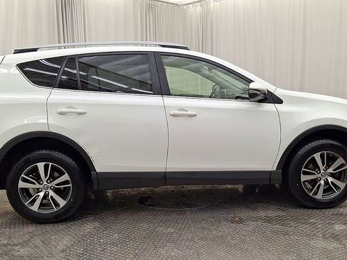Used 2018 Toyota RAV4 XLE image 4