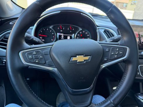 Used 2017 Chevrolet Malibu LT w/ Leather Package FWD image 11