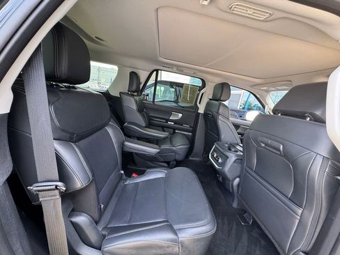 Used 2025 Ford Expedition Platinum AWD/4WD image 30