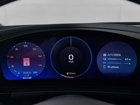 Certified 2025 Porsche Macan Electric image 15