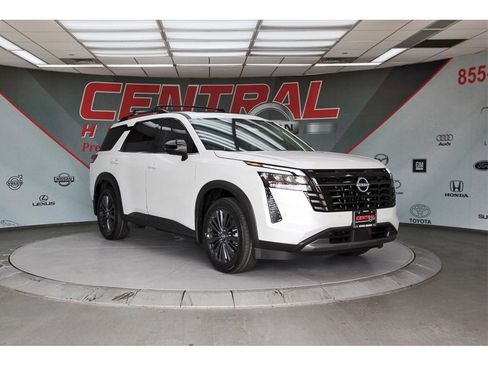 New 2026 Nissan Pathfinder SL w/ SL Premium Package image 1