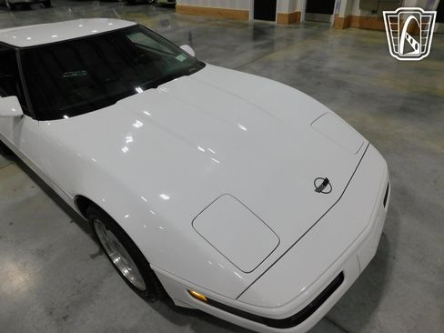 Used 1992 Chevrolet Corvette Coupe RWD image 35