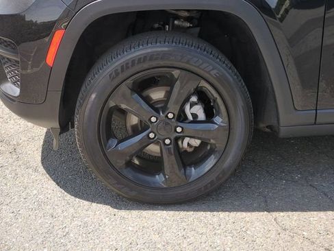 Used 2023 Jeep Grand Cherokee Altitude AWD/4WD image 26