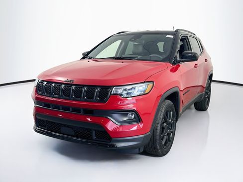 Used 2023 Jeep Compass Latitude AWD/4WD image 1