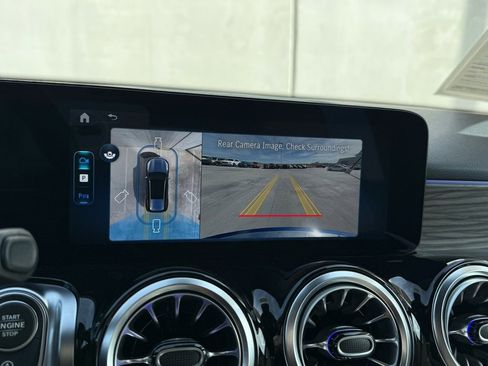 Used 2025 Mercedes-Benz GLB 250 image 10