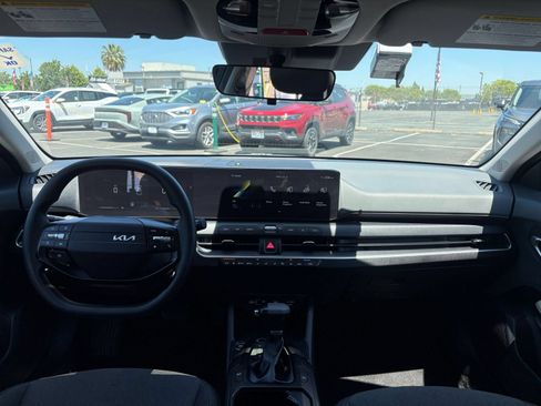 Used 2025 Kia K4 FWD image 33