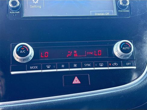 Used 2020 Mitsubishi Outlander ES image 16