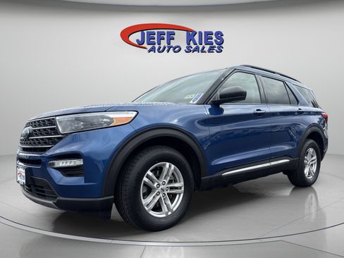 Used 2022 Ford Explorer XLT w/ Equipment Group 202A image 4