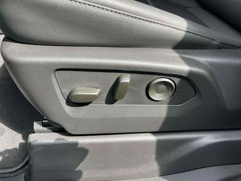 New 2025 GMC Sierra 1500 SLT w/ SLT Convenience Package image 23