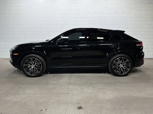 Used 2025 Porsche Cayenne Coupe image 2