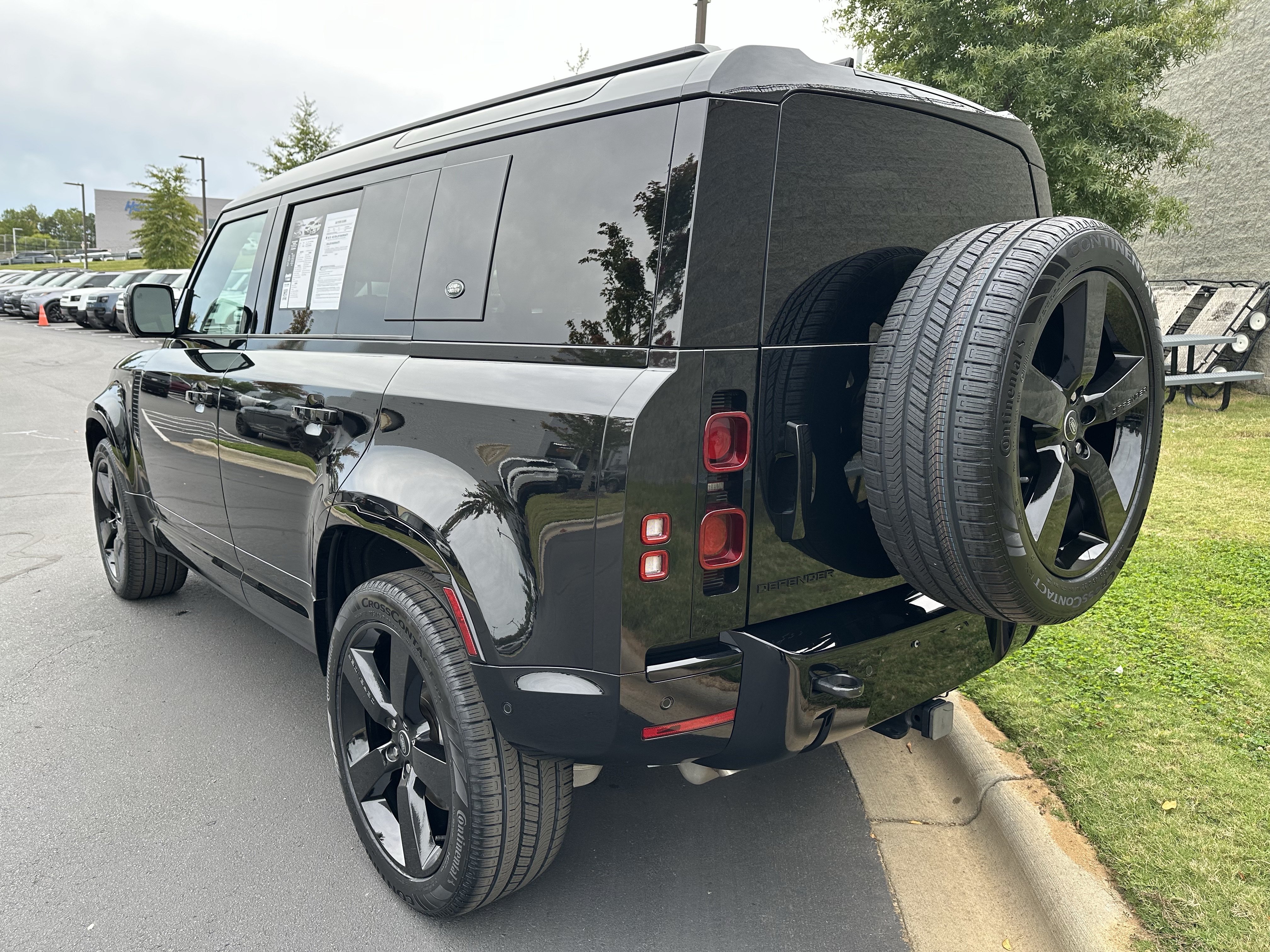 Certified 2024 Land Rover Defender 110 X-Dynamic SE AWD/4WD image 5