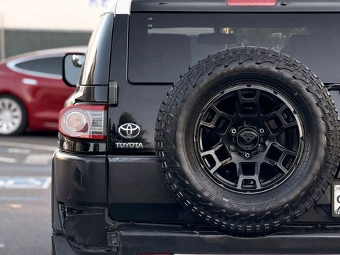Used 2012 Toyota FJ Cruiser 4WD w/ Convenience Pkg image 10