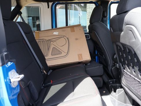 Used 2023 Jeep Wrangler Unlimited Rubicon w/ Cold Weather Group image 13