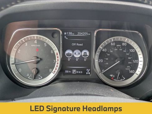 Used 2018 Nissan Titan PRO-4X w/ Pro-4x Convenience Package AWD/4WD image 18