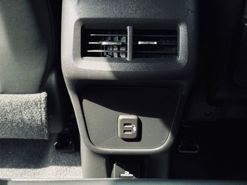 Used 2023 GMC Terrain SLT image 23