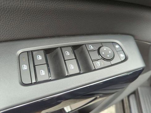 Certified 2025 Nissan Pathfinder SV image 30