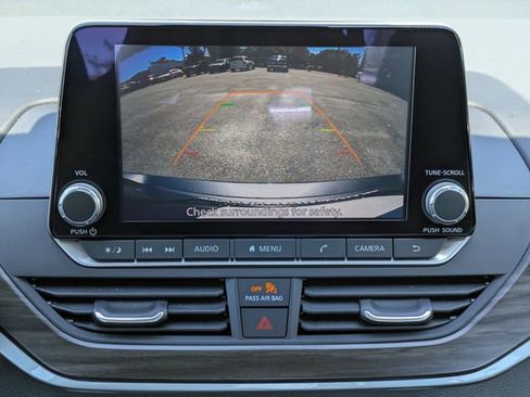 Used 2025 Nissan Altima 2.5 SV FWD image 22