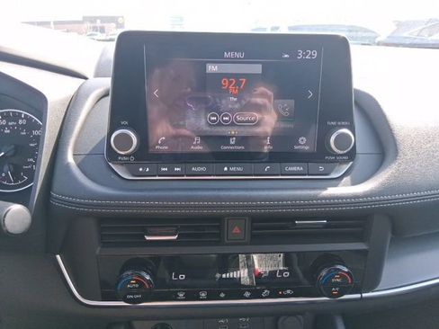 Used 2025 Nissan Rogue SV image 22