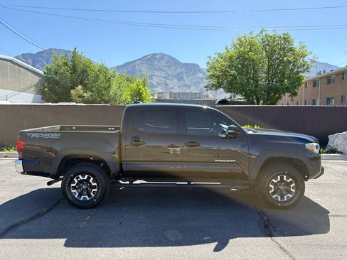 Used 2019 Toyota Tacoma TRD Off-Road AWD/4WD image 2