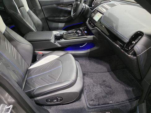 New 2026 Aston Martin DBX S image 25