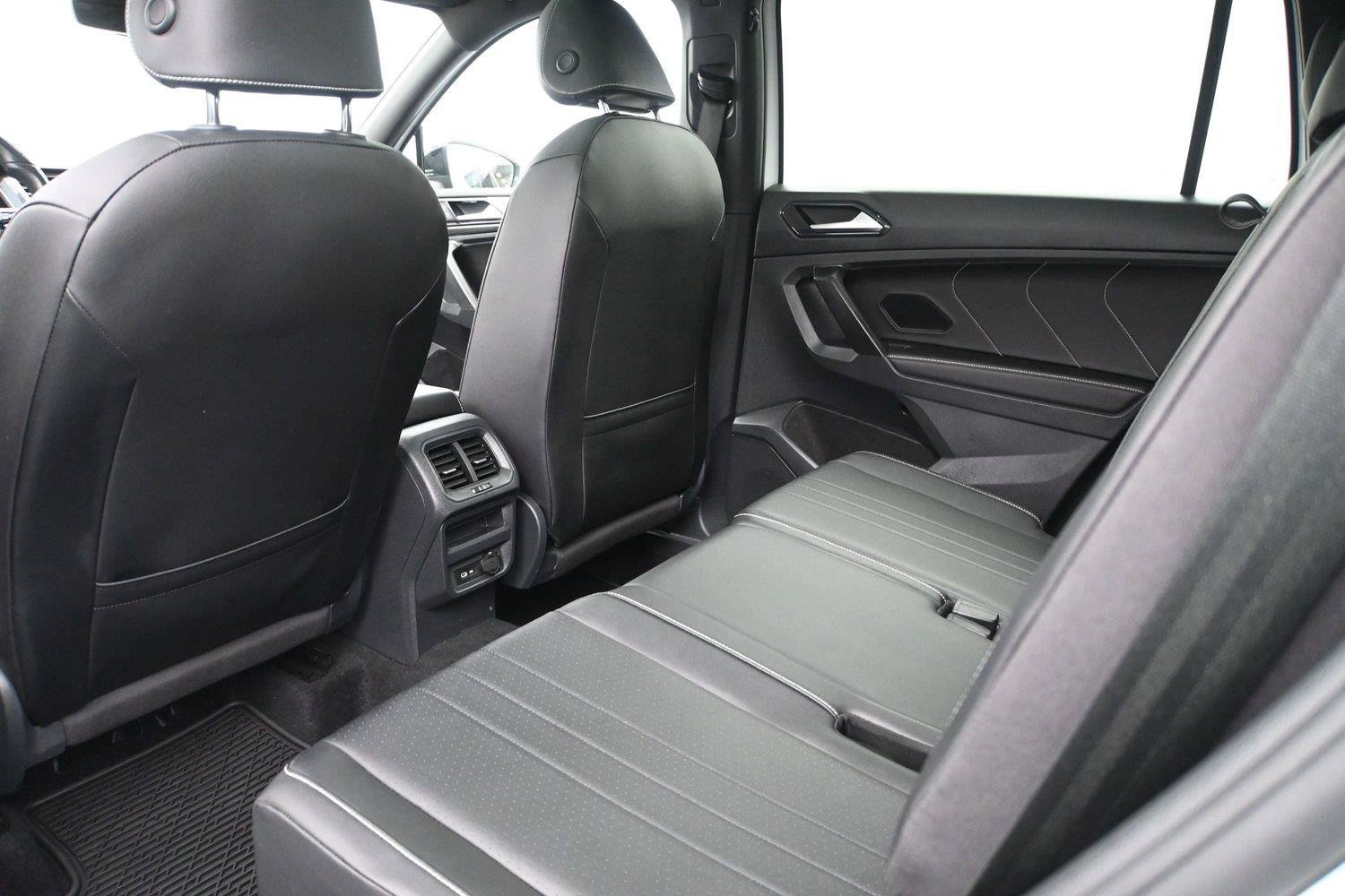 Used 2022 Volkswagen Tiguan SE R-Line AWD/4WD image 9