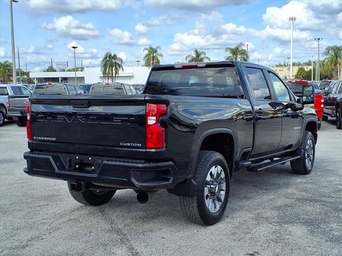 Used 2022 Chevrolet Silverado 2500 Custom w/ Custom Value Package image 7