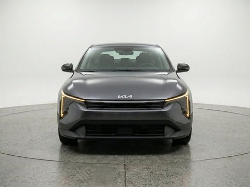 Used 2025 Kia K4 FWD image 2
