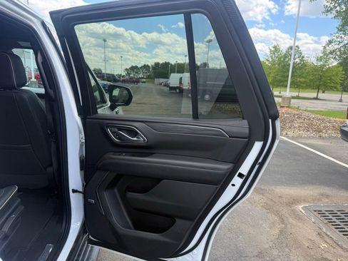 Used 2024 GMC Yukon SLT AWD/4WD image 45