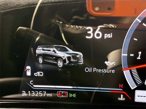 Used 2024 Cadillac Escalade ESV V image 13