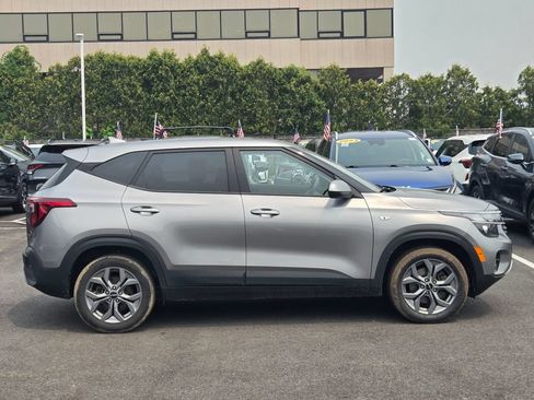 Used 2024 Kia Seltos LX AWD/4WD image 3
