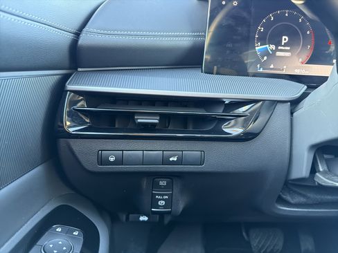 Certified 2025 Nissan Murano SV w/ Cargo Package image 22