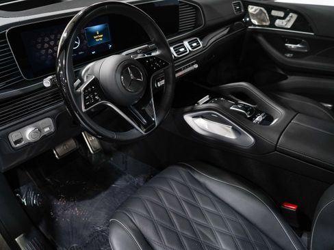 Used 2024 Mercedes-Benz Maybach GLS 600 4MATIC image 2