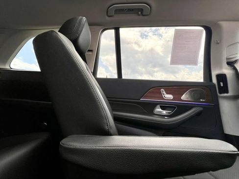 Certified 2025 Mercedes-Benz GLS 450 4MATIC image 16