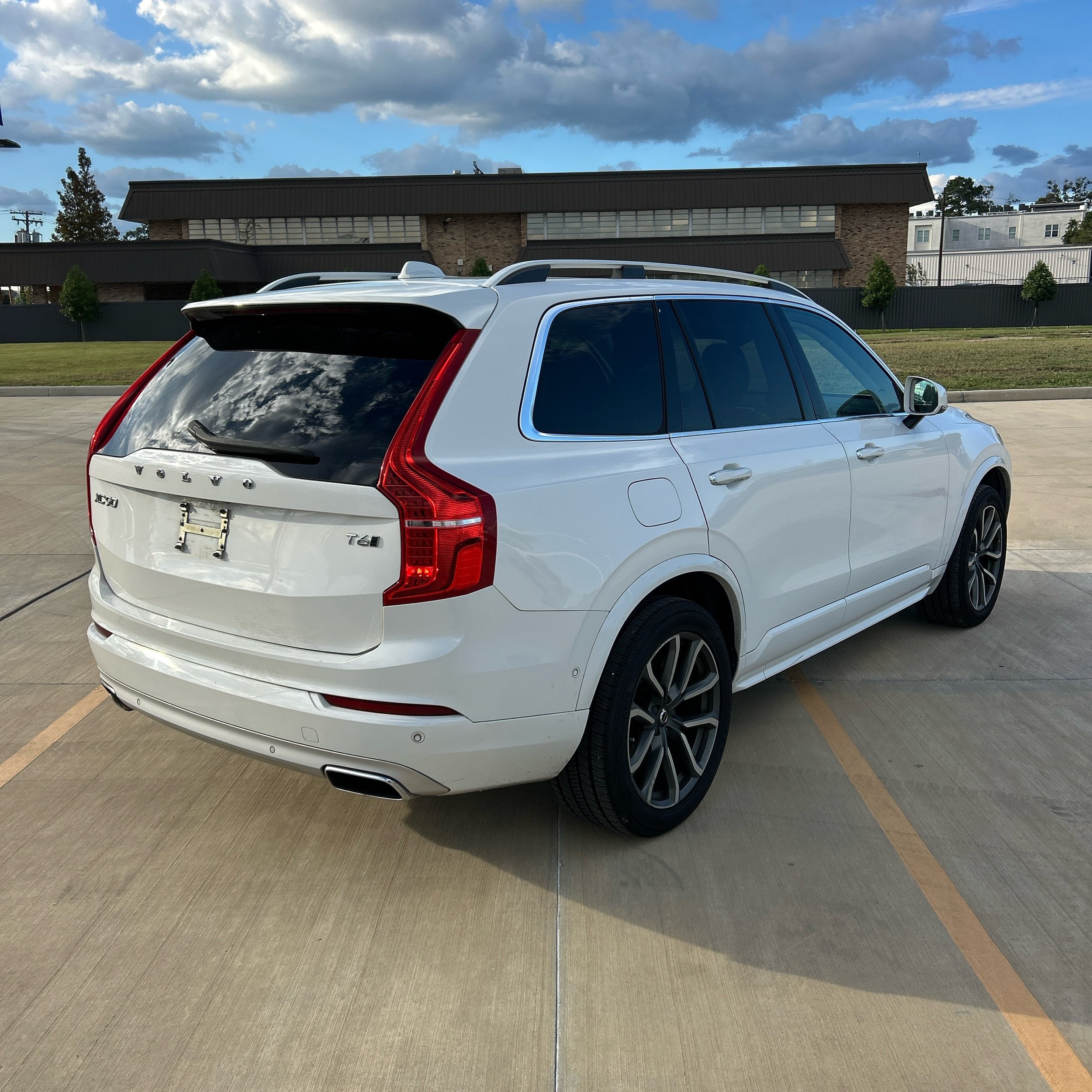 Used 2019 Volvo XC90 T6 Momentum w/ Advanced Package AWD/4WD image 12