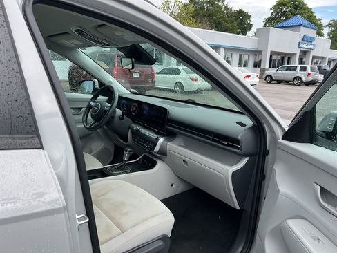 Used 2024 Hyundai Kona SEL FWD image 12