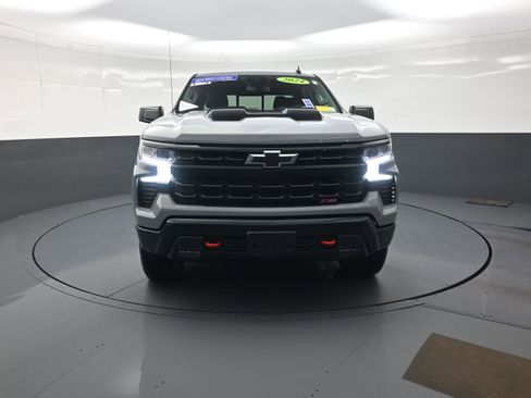 Used 2024 Chevrolet Silverado 1500 LT Trail Boss w/ Convenience Package II AWD/4WD image 8