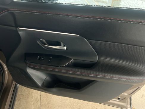 Certified 2025 Nissan Kicks SR image 21