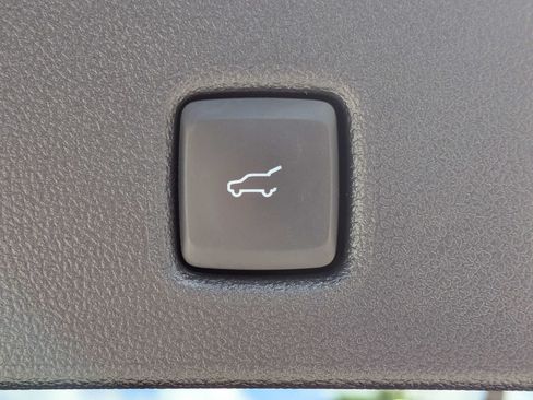 Used 2022 Ford Escape SEL FWD image 16