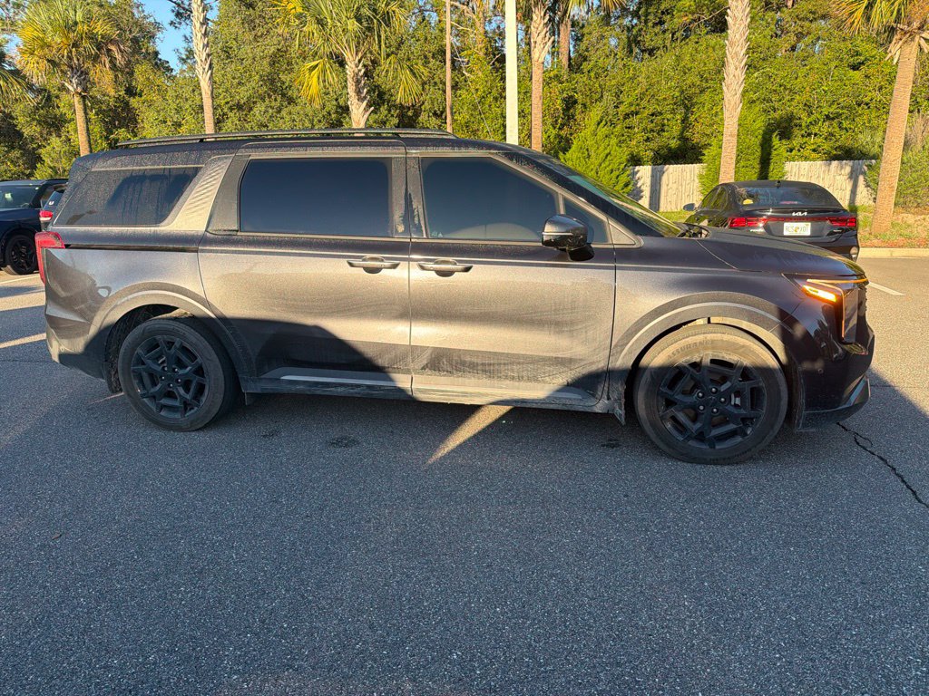 Certified 2025 Kia Carnival SX w/ SX Dark Edition Package FWD image 3